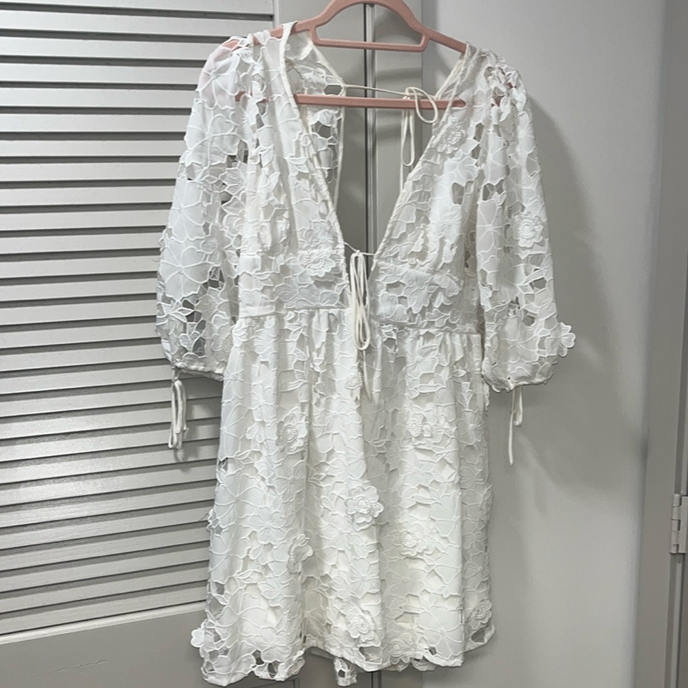 Floral lace mini dress w/ open back - medium